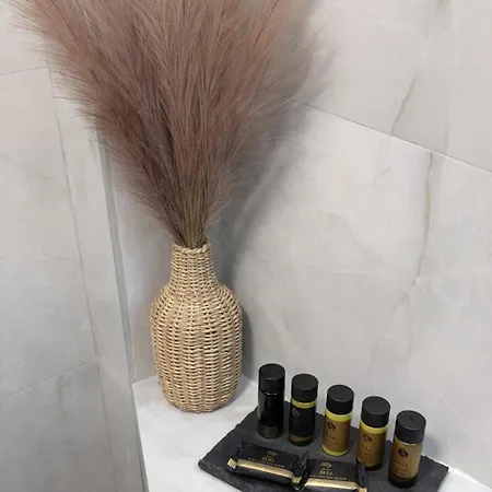 3l And Nyaraló *